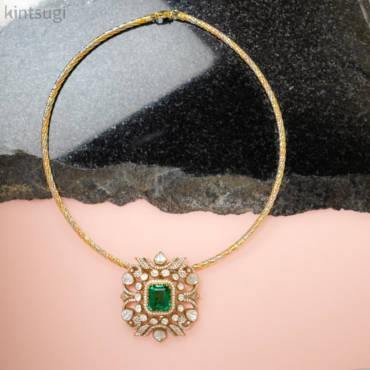 The Maharani Emerald Crest