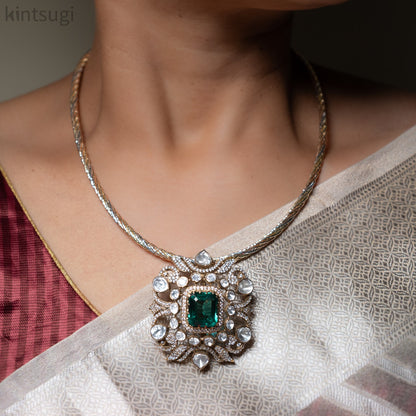 The Maharani Emerald Crest